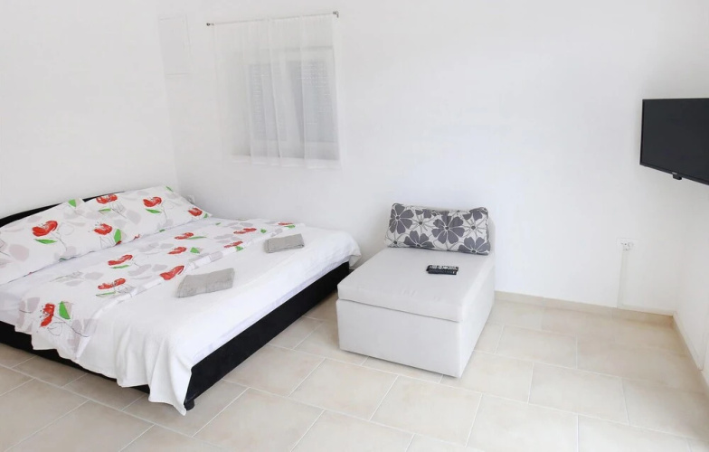 Awesome Apartment in Sukosan With Wifi
