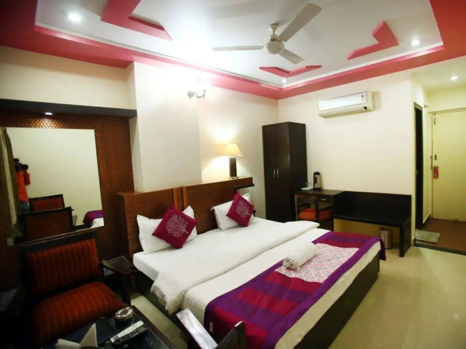 Hotel Monarch