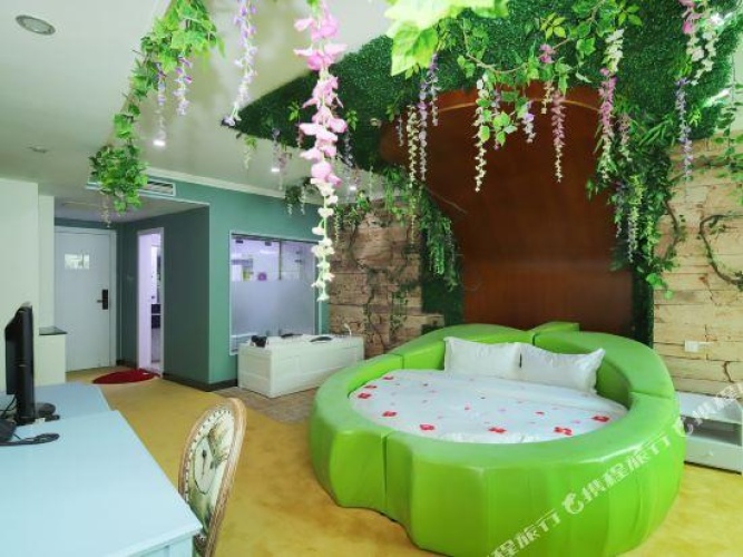 Standard Double room with city view