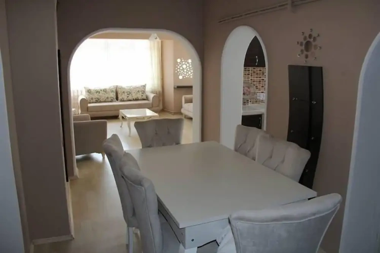 3 Bedrooms Apartment