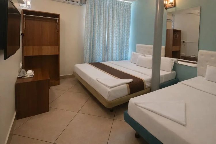 Standard Triple room