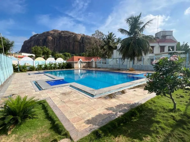 Hotel Alps Residency