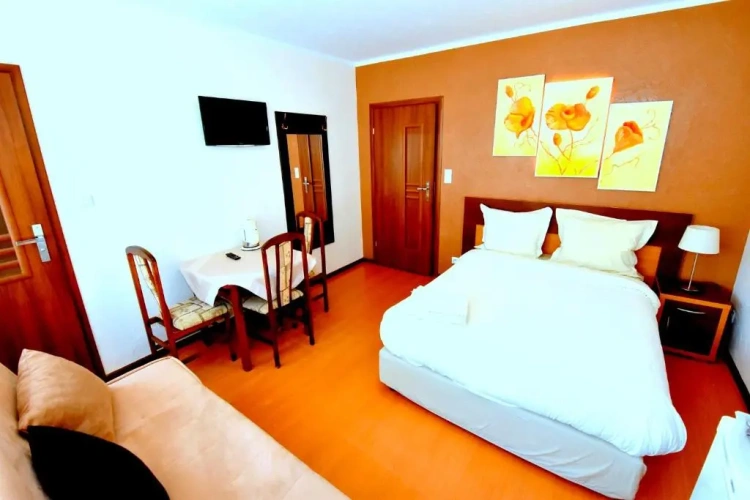 Economy Triple room