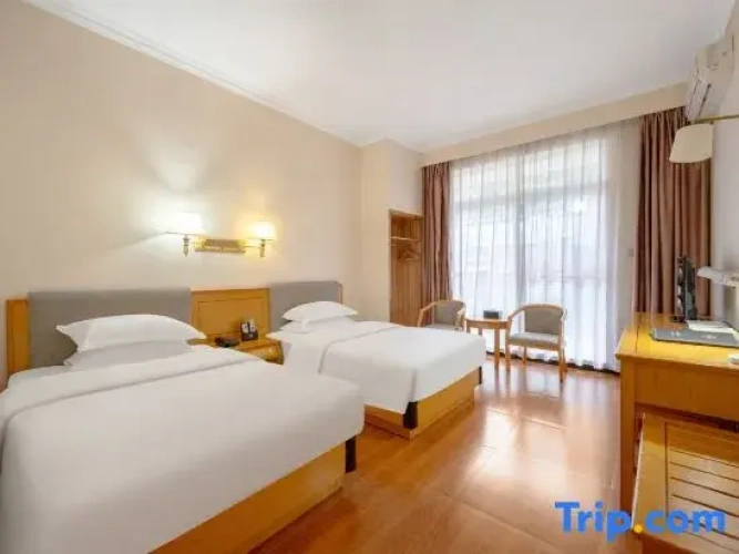 Economy Quadruple Suite with balcony
