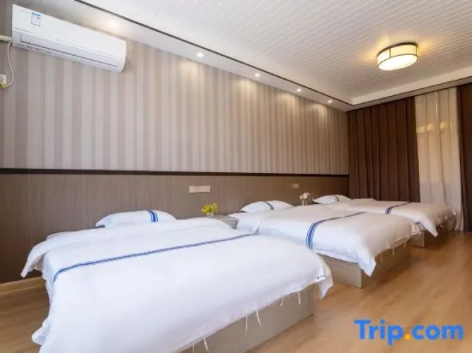 Standard Triple room with balcony