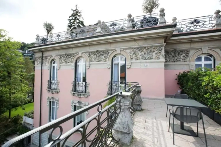 Standard Double room with partial view