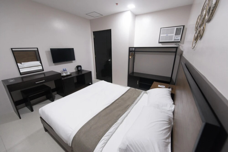 Bumble V Hotel
