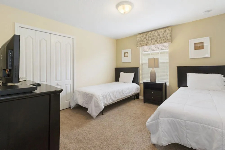 Paradise Palms 8869