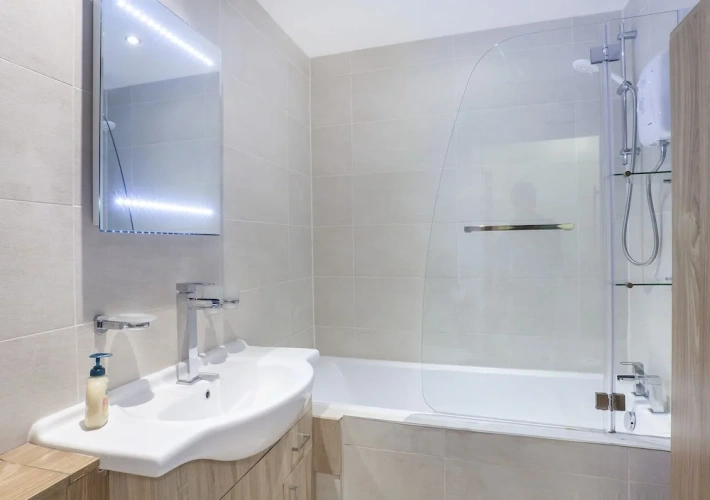 3 Bedrooms Apartment