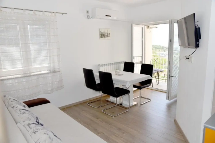 Apartment with sea view