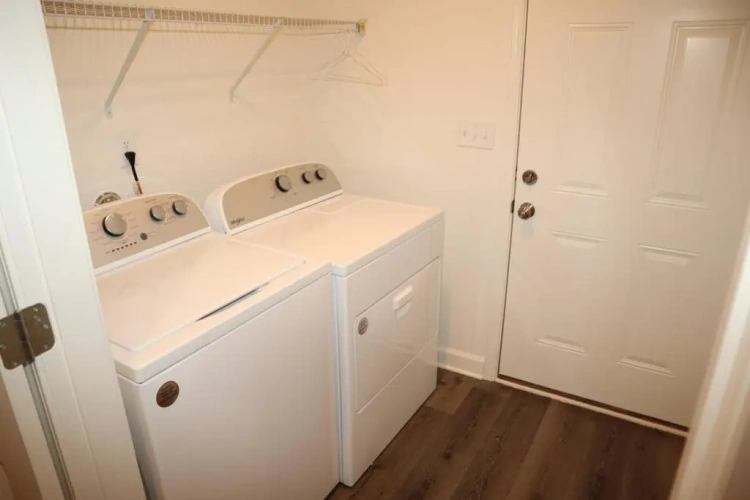4 Bedrooms Cottage