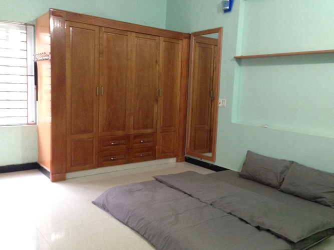 10pm Hostel