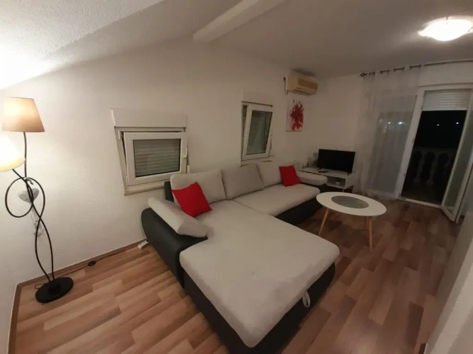 Apartment with garden view
