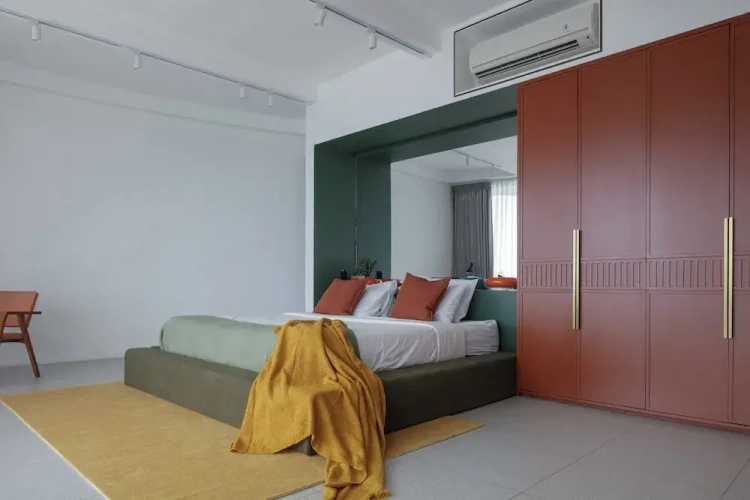 Comfort room with mountain view