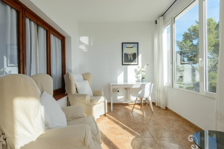 5 Bedrooms Cottage