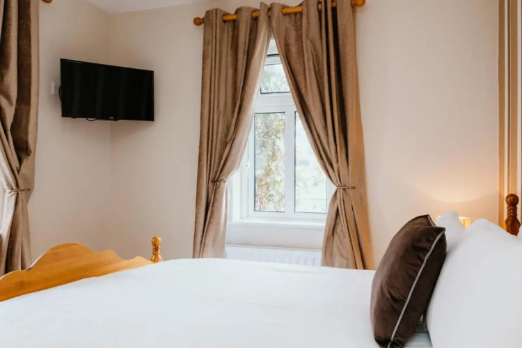 Plougastel House B&B