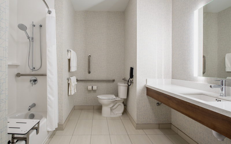 Holiday Inn Express & Suites Kelowna - East photo 11