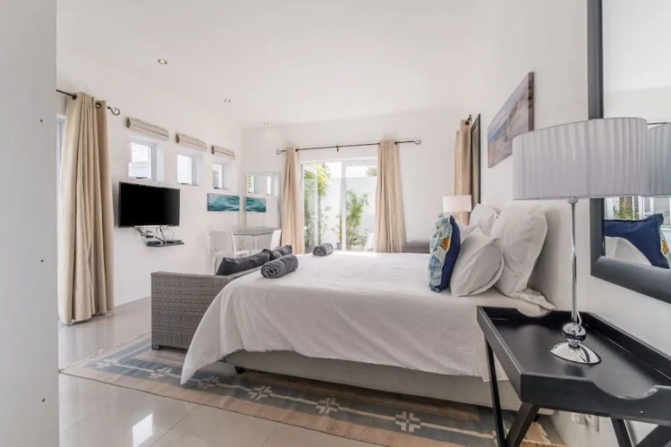 Greenways Beach House