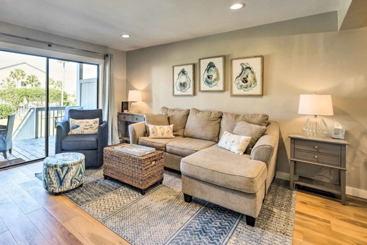 St Helena Island Condo w/ Pool & Beach Access!