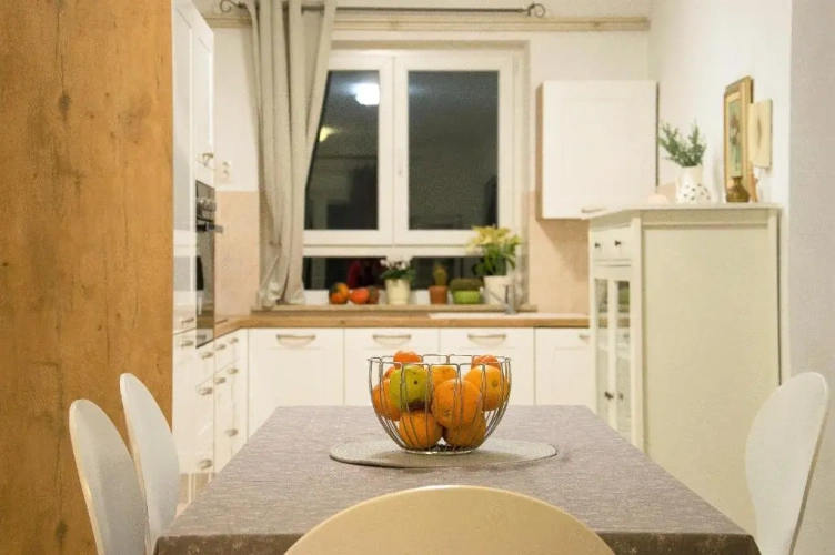 3 Bedrooms Apartment with garden view