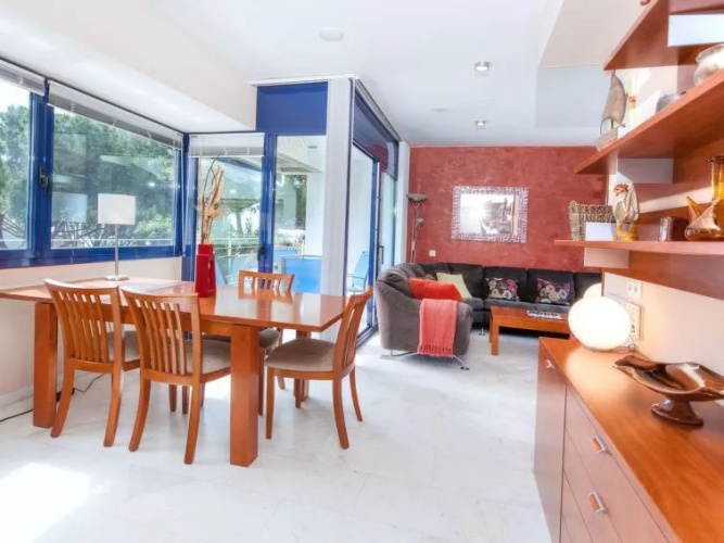 Holiday Home Crystal