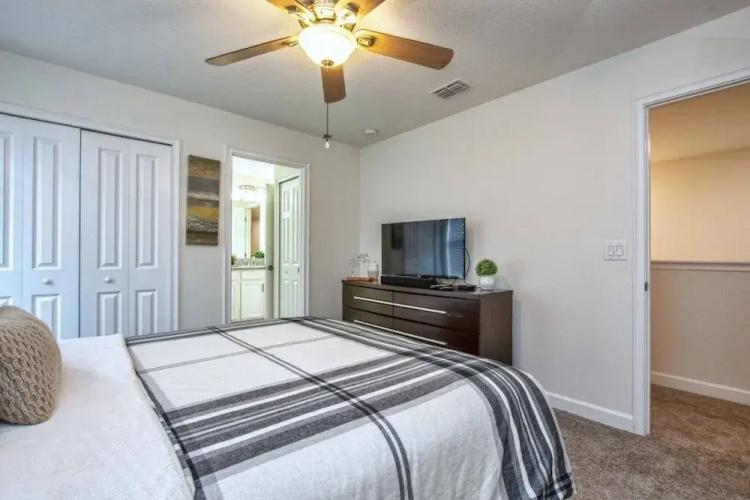 4912cg 5 Bedroom Home by RedAwning