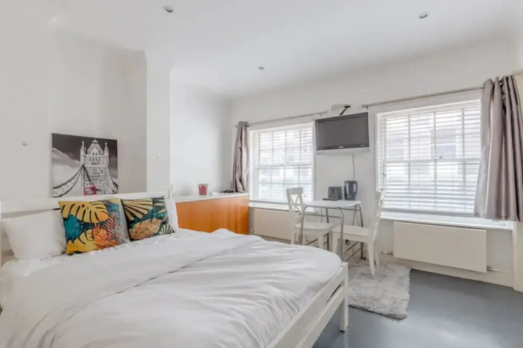 Cosy Self-contained Studio in Aldgate