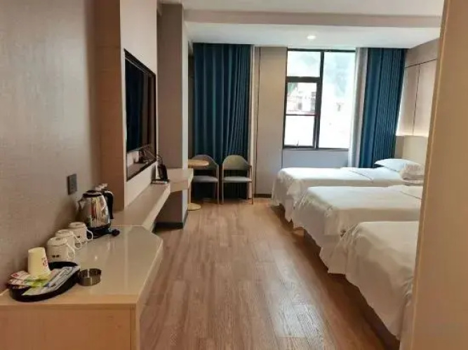 Hotel Pai Hezhou Lingfeng Plaza