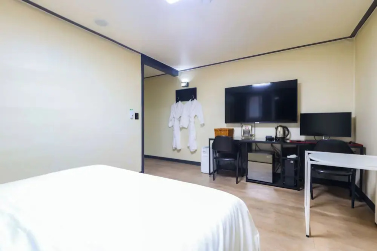 FromH J Hotel Osan