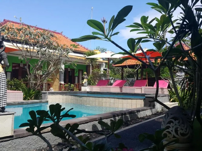 6 Bedrooms Villa