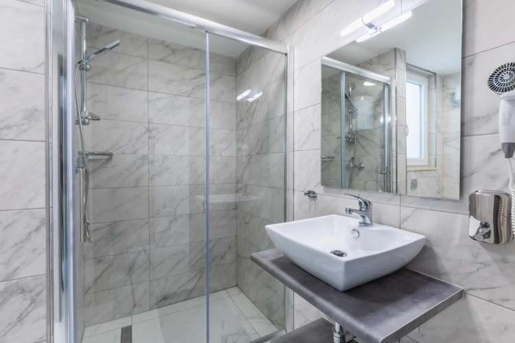 STYLISH 2-Bedroom Penthouses - Terrace with Views