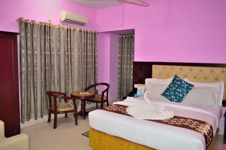 1 Bedroom Deluxe Double room with partial sea view