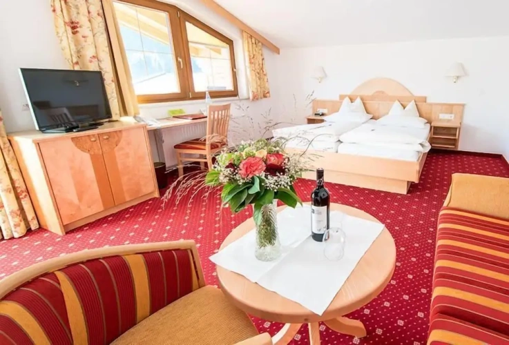 Suite with balcony and with mountain view