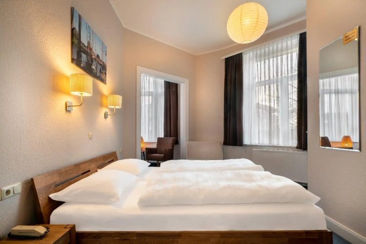 Standard Triple room