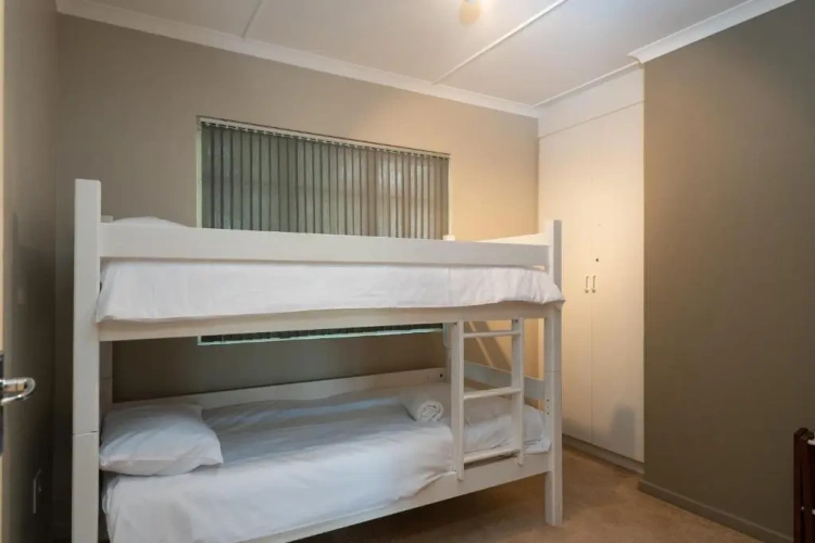 3 Bedrooms Apartment