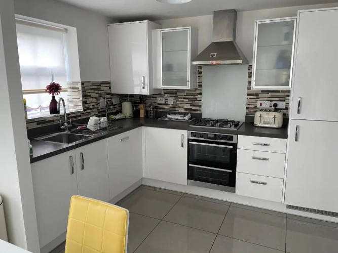 3 Bedrooms Apartment