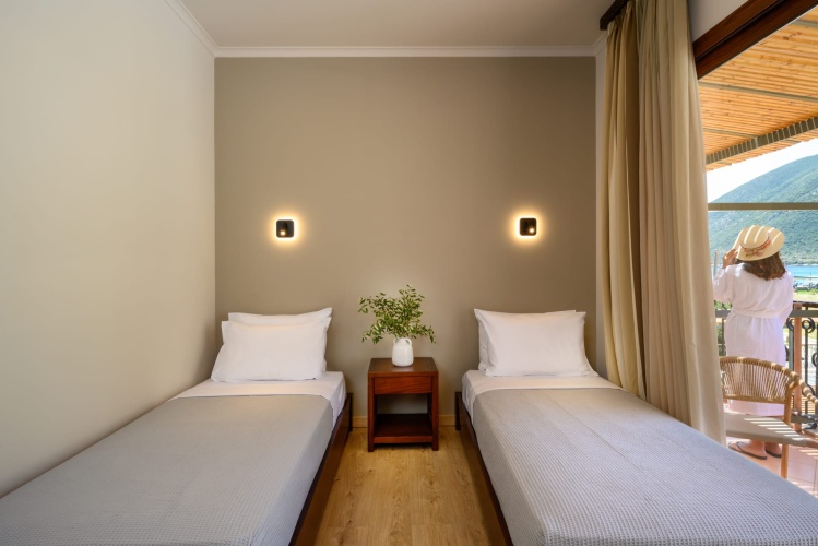 Standard Twin room with balcony