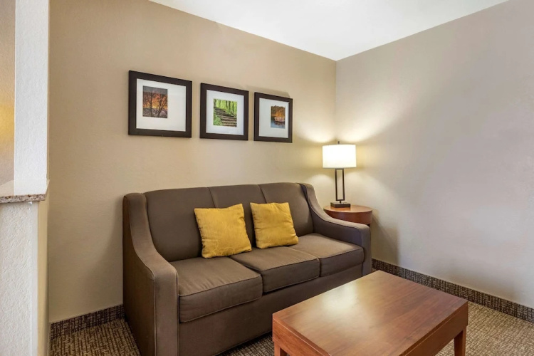 Comfort Suites