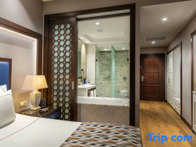 Superior room with partial sea view