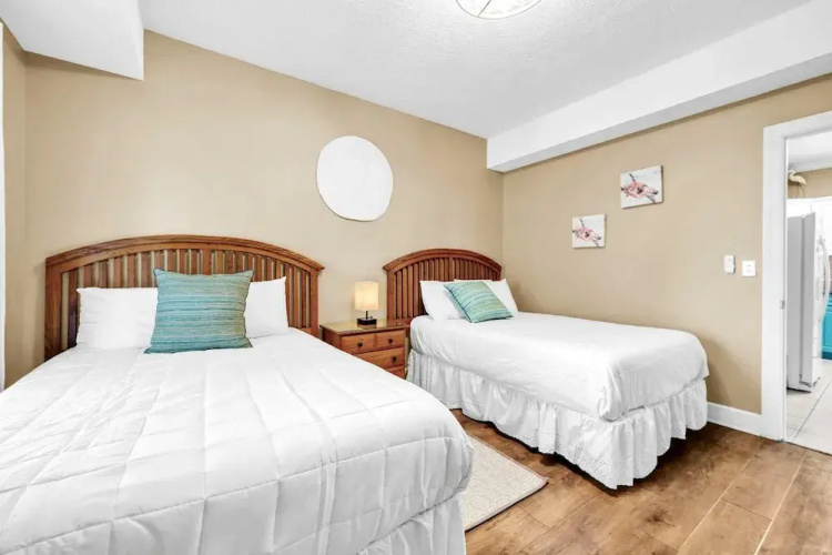 Twin Palms 1601