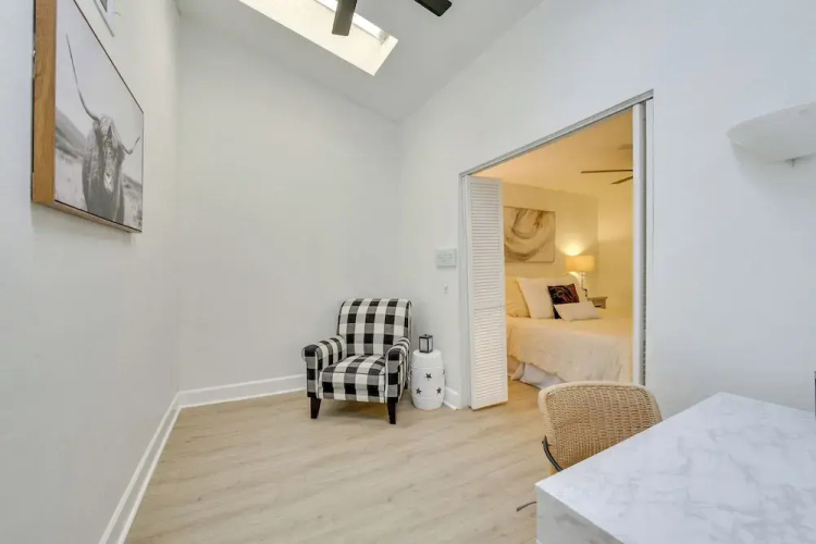 Quiet Palm Desert Condo: Workspace & Pool Access!