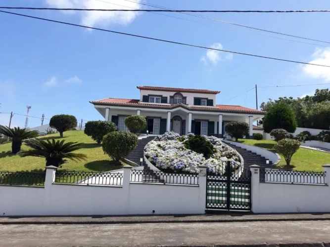 5 Bedrooms Double Cottage