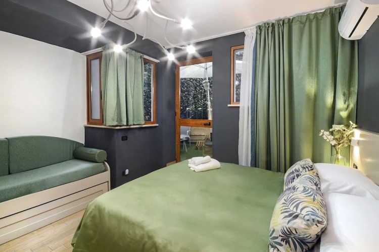 Standard Triple room