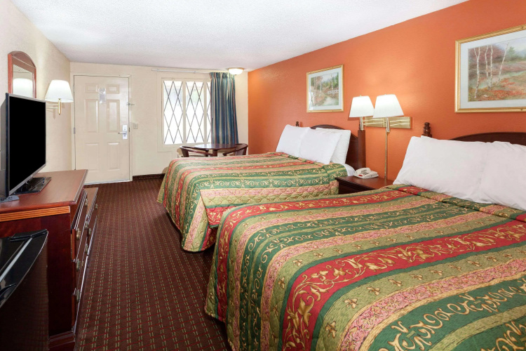 Knights Inn Tucker