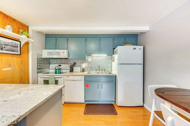 2 Bedrooms Apartment