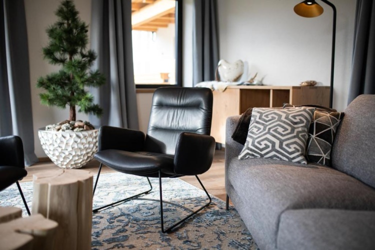 3 Bedrooms Apartment