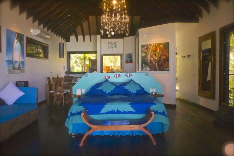 Heliconia Hideaway