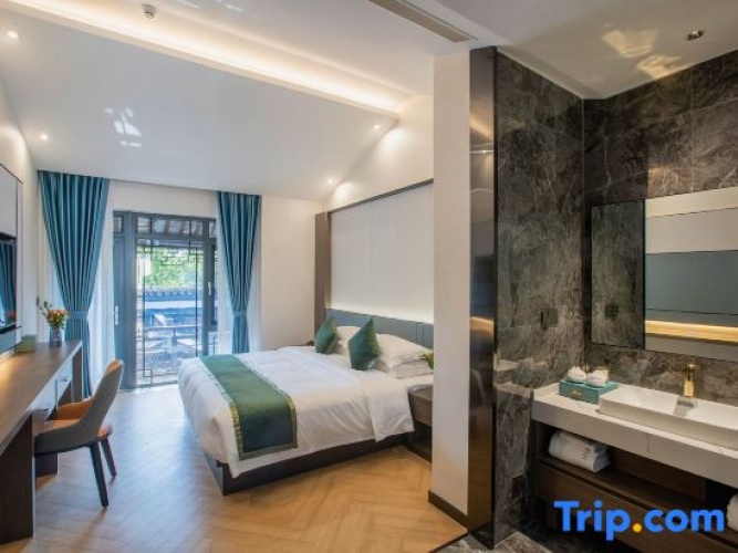 Standard Double room with balcony and with courtyard view