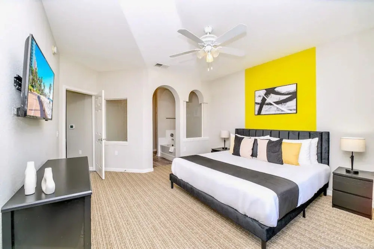 Spacious Pet-friendly Condo- 6 Mins From Disney