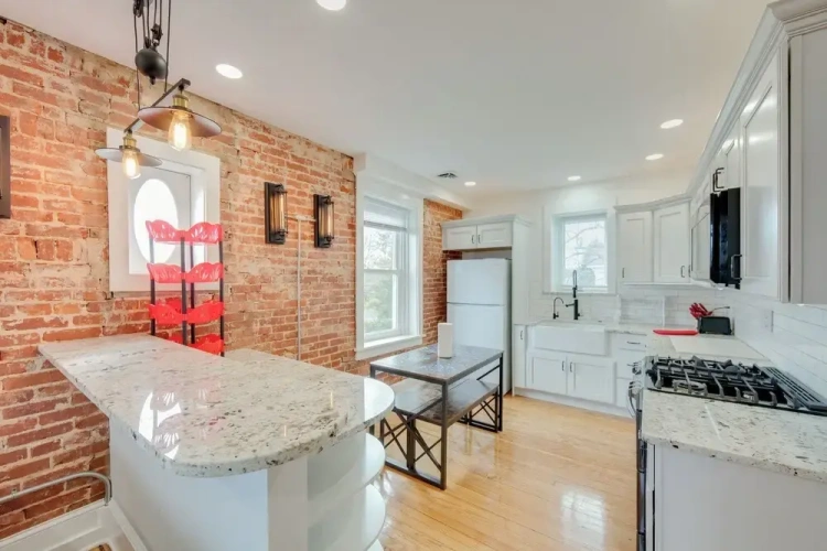 2 Bedrooms Apartment